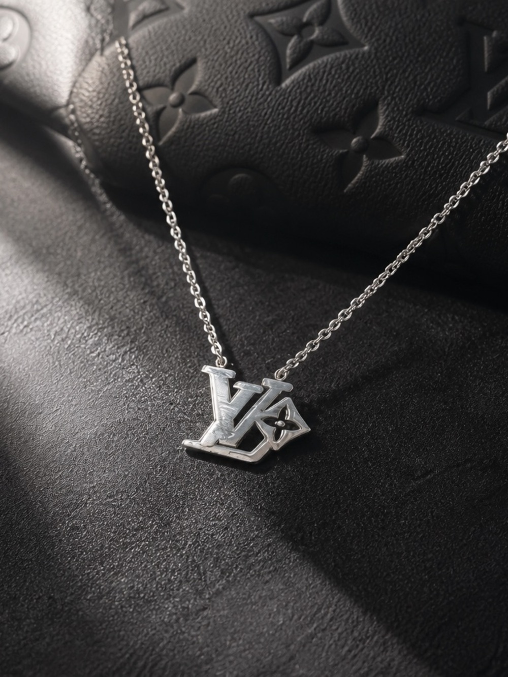 Fashion Jewelry Silver LV Monogram Pendant Necklace